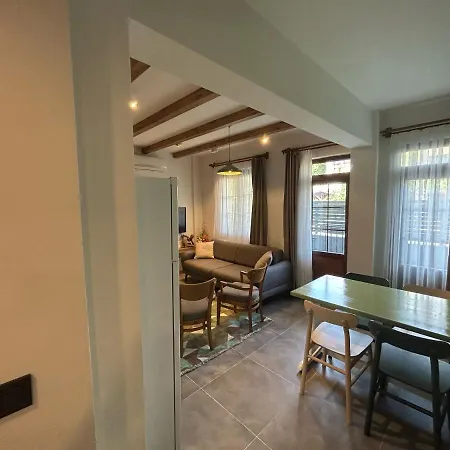 Apartment Avlu & *